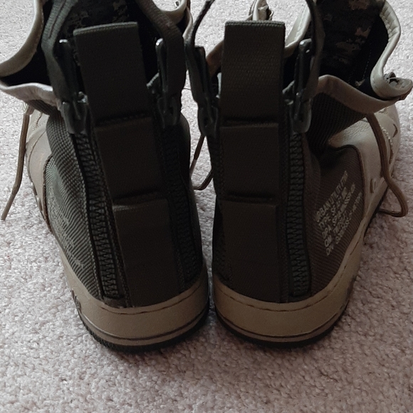 Nike - Picture 5 of 6